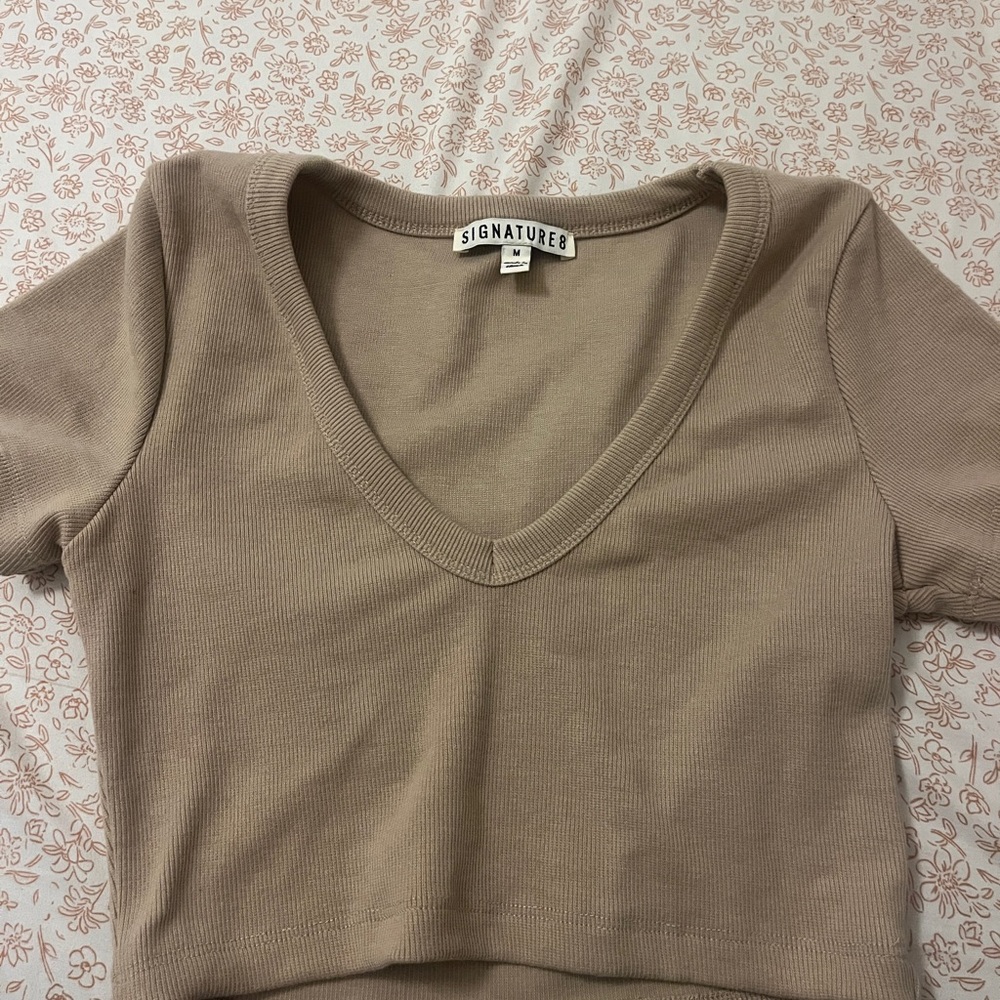 Signature8 Women's Beige V-Neck Crop Top